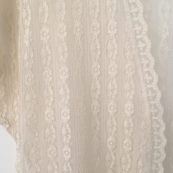 Vintage Cropped Lace Vest - Picture 4 of 4